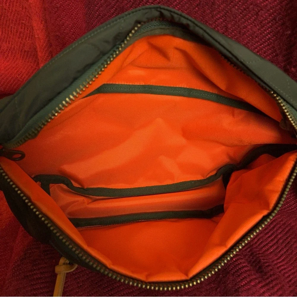 Parker Thatch Quilted Cross Your Heart Sling Bag Olive Nylon Rare - Picture 7 of 16